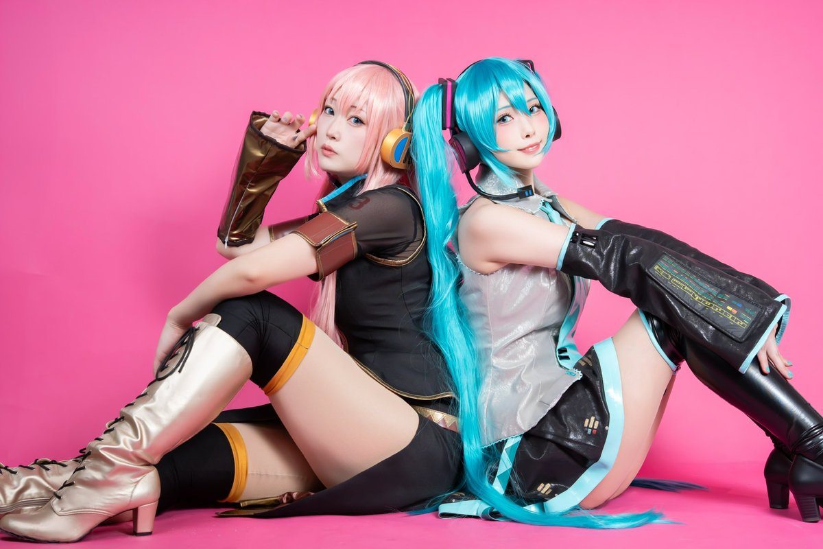 aisapon's tweet photo. コスプレ／cosplay  

VOCALOID♬*°

      初音ミク
         and
      巡音ルカ@kurururuminmin 

📷@Mistral_Gray https://t.co/VUJspf44a2