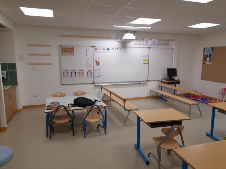 fabienvallier's tweet photo. Tout est prêt pour accueillir les élèves de maternelle et de cycle 2 lundi au sein du dispositif expérimental #RESPIRE de l’école des Trembles #circoG2 ⁦@patrice_gros⁩ ⁦@MarzoukMohamme3⁩ Merci à l’enseignante spécialisée et à l’éducatrice. https://t.co/JG96SPdxVu