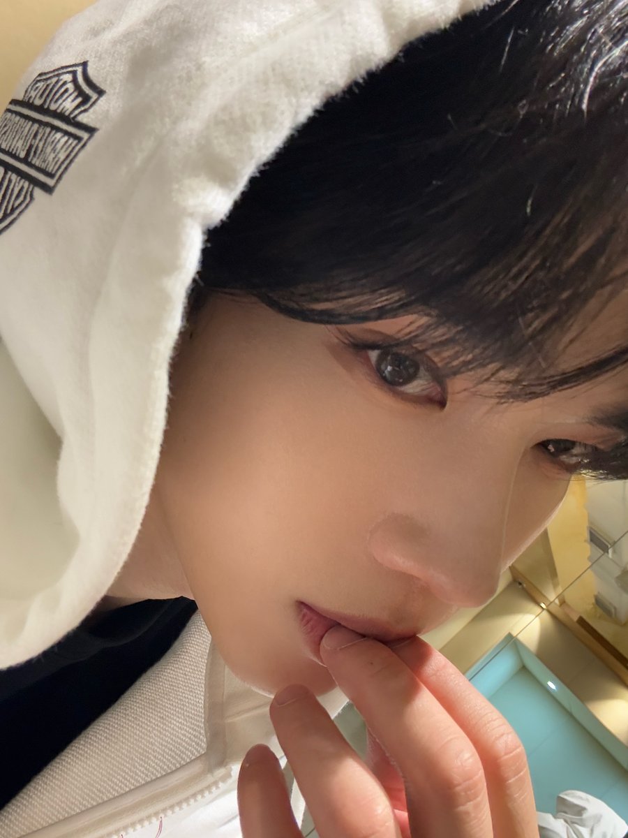 [#카엘]
내가 많이 좋아해~💙

#루네이트 #LUN8 #Chael