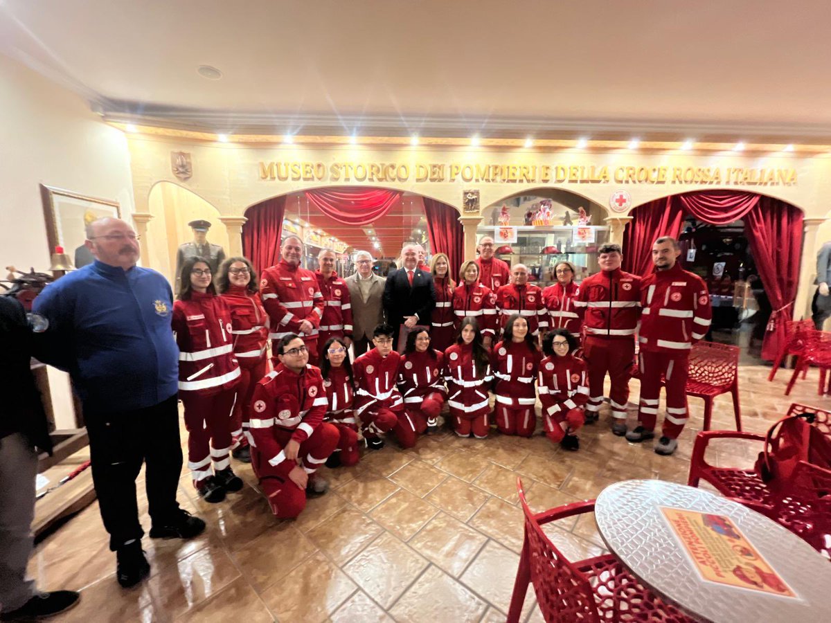 È stato emozionante visitare il Museo storico dei Pompieri e della Croce Rossa Italiana a Manfredonia.

Insieme alle Volontarie e ai Volontari del Comitato CRI dí Manfredonia, ho percorso i corridoi di questo posto incredibile in cui la storia si fonde con la memoria e le
