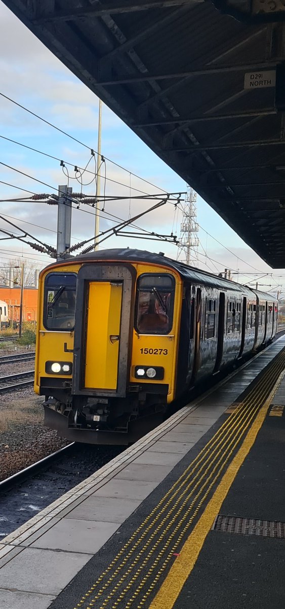 Shaun__92's tweet image. Northern Trains 150273 working 2R13 0821 Adwick to Sheffield #northerntrains #northern #class150 #brelyork #brel #dmu #sprinter #adwick #bentleysyorks #doncaster #rotherhamcentral #meadowhall #sheffield #viarotherhamcentral #saturday #8th #november #2025 @northernassist