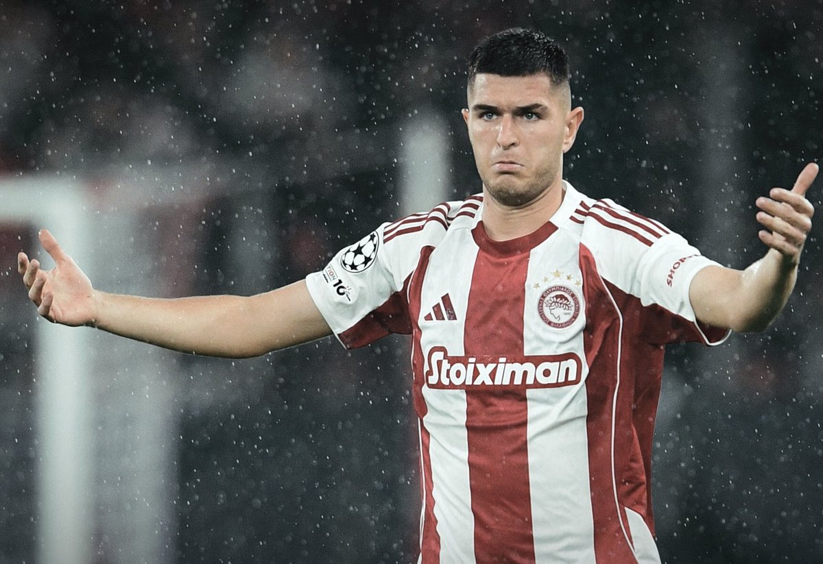 Nikos_Kotsis's tweet photo. Ο @olympiacosfc «δένει» τον Πιρόλα μέχρι το 2029, τον επιβραβεύει και σε επίπεδο οικονομικό και παράλληλα στέλνει μήνυμα στους ενδιαφερόμενους για τις προθέσεις του, τα οικονομικά δεδομένα, αλλά και το πραγματικό «μέγεθος» της ποιότητας του Ιταλού στόπερ. Πώς οι Ερυθρόλευκοι άλλαξαν το σώμα του και εμφάνισαν την καλύτερη εκδοχή του, το παράδειγμα του Ελ Κααμπί και η πρώτη κουβέντα για τον Μαροκινό «φονιά» για το νέο συμβόλαιο. #Pirola #OlympiacosFC #Ολυμπιακός