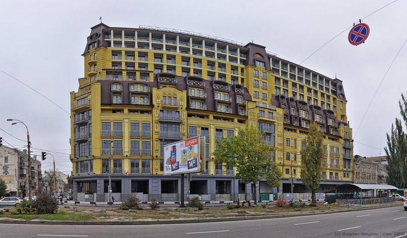 makahond's tweet photo. Головна проблема цього всього псевдоісторичного лайна, яке у нас будують не в тому, що воно намагається бути класичною архітектурою в 21 му столітті. Звичайно, класична архітектура може бути гарною, її реставрація та будівництво нової в класичному стилі теж може бути гарним. 1/2 https://t.co/RYpWaVYhRV