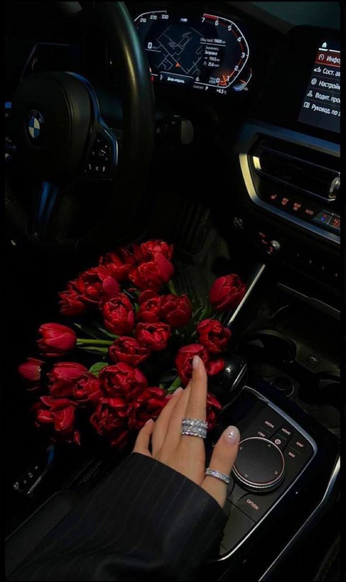 وش هالغياب إللي له شهور ما طاب
أراقب الساعه و أدور مكانك 

لانت إللي مصارح ولاا الوقت كذاب
طبع الزمن خانك أو الوقت خانك

أنا تعبت أخلق لـ غيباتك أسباب 
وأصدق ظروفك وأعاتب زمانك 

حتى الدقايييق مالها عـذر وأسباب 
الظاهر أن الوقت واقف عشانك