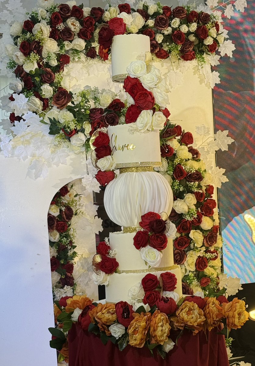 WKNDwayfarer's tweet photo. Shuvee’s cake! Ang bongga

LA LIGA DE SHUVEE https://t.co/uqTSoXkprP