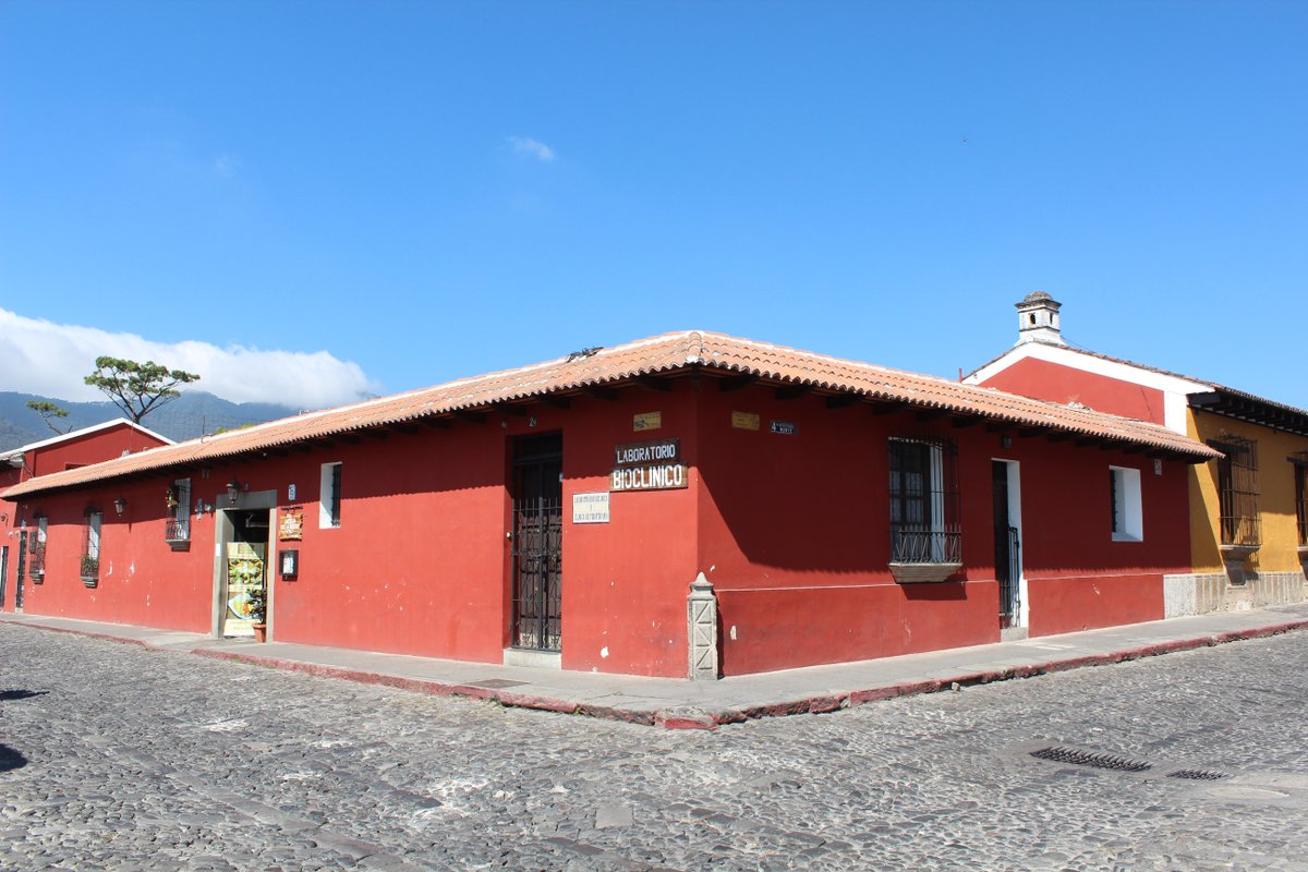 raconets's tweet photo. Ésta es la #foto que nos acompañará en las redes durante todo el mes de #Noviembre! #Antigua de #Guatemala. https://t.co/yOdXqQc63i https://t.co/Y4E4rzFmkp