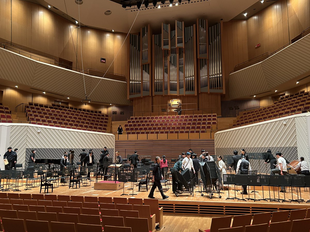 ISPorchestra's tweet photo. セッティング中。演奏のための大事な時間です💛🖤

チケット🎫、はこちらから！！
https://t.co/D0kOrIcveP

#ISP11th https://t.co/u553M5tXTu