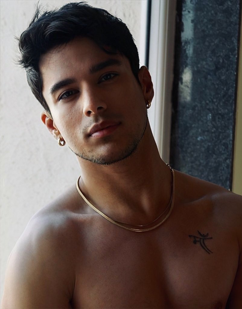 praticksejpal's tweet image. One million on the Annihilator Trailer on YouTube

youtu.be/JUU1V2GSpJQ?si…