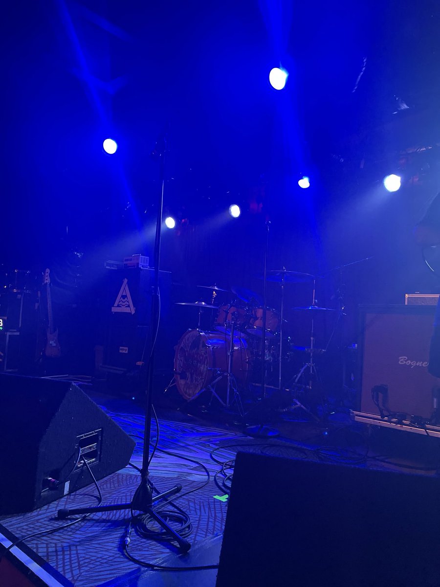 S_ryouta0727's tweet photo. ハルカミライ、沖縄へ2年ぶり〜！
生で見れたのは去年の大阪11/26以来で
to be continuedもこの時以来で鳥肌もん。

セットリスト神すぎて余韻すごい！！
来年以降のワッタでまた沖縄来ますように https://t.co/u5VCwGjk9K
