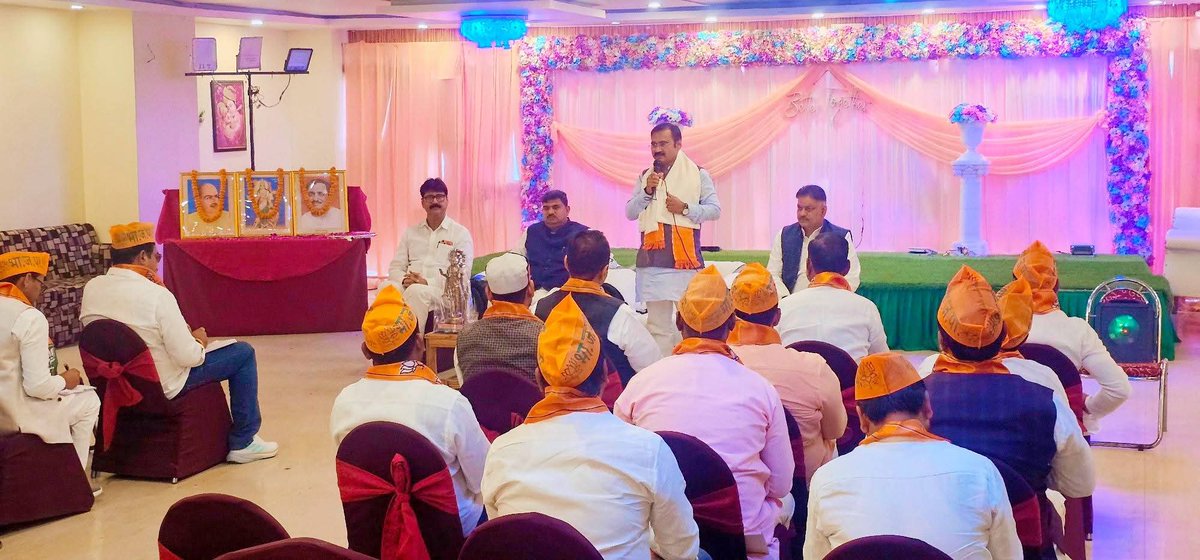 चंदौली जिले के भाजपा संगठनात्मक बैठक में 'मतदाता विशेष गहन पुनरीक्षण' (SIR ) के संदर्भ में  प्रदेश महामंत्री संगठन आदरणीय श्री धर्मपाल सिंह जी का मार्गदर्शन प्राप्त हुआ।
बैठक में जिलाध्यक्ष, जिला प्रवासी, जिला संयोजक, बी एल ए -1, मंडल अध्यक्ष उपस्थित रहें।
<a href="/BJP4India/">BJP</a> <a href="/BJP4UP/">BJP Uttar Pradesh</a>