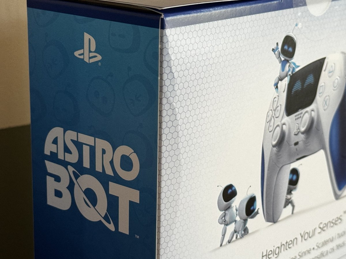 gouaig's tweet image. J’adore les &quot;petits détails&quot; sur ma nouvelle manette #AstroBot Joyful 😅
Devinez chez qui j’ai commandé ?! 📦