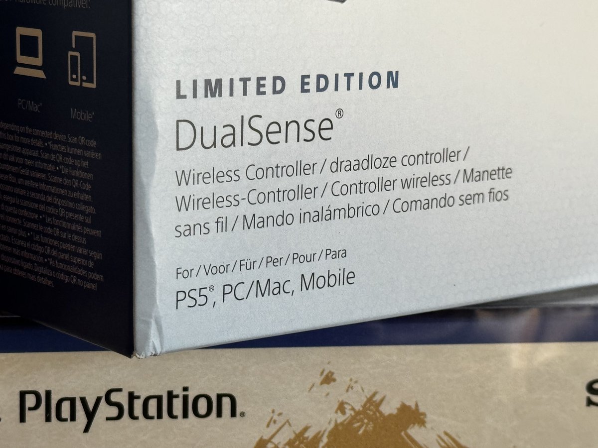gouaig's tweet image. J’adore les &quot;petits détails&quot; sur ma nouvelle manette #AstroBot Joyful 😅
Devinez chez qui j’ai commandé ?! 📦