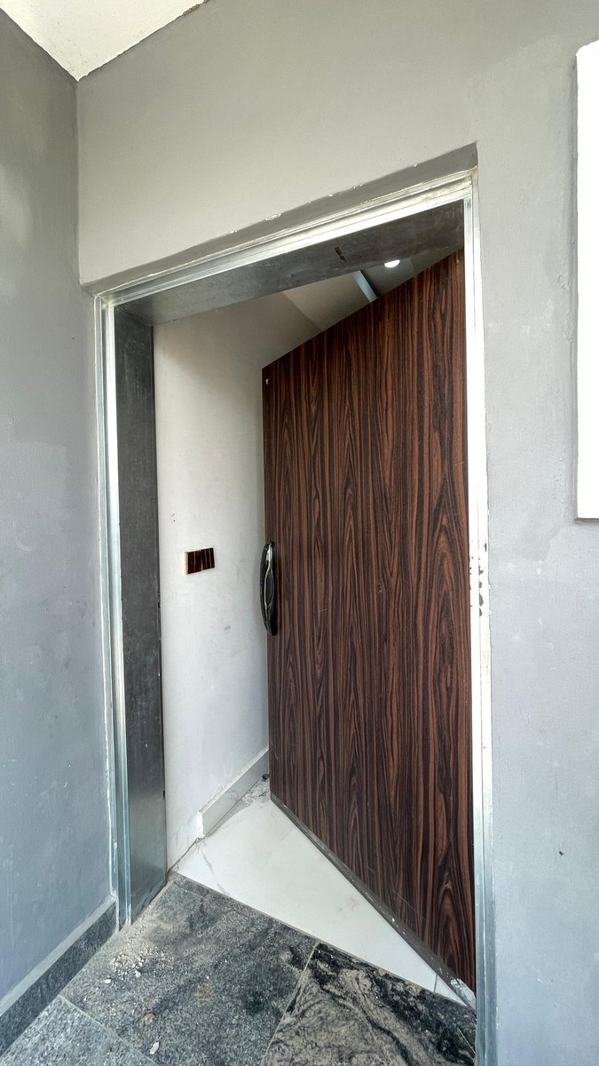 EasyPowerHub's tweet image. SMART DOOR LOCK INSTALLATION AT GWARINPA ,ABUJA
SMART DOOR LOCK FEATURES:
Inbuilt camera for facial recognition 
Card unlock 
In app one-time passcode generator
Now available for sale and installation
For more info, DM us
08085053131
 #abujahomeautomation