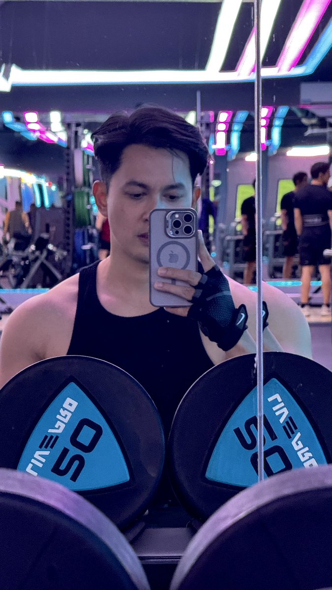 kikifarrel's tweet photo. Push day !!!! #gym https://t.co/JTMG4dnJCP