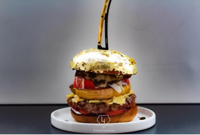 🍔292만원짜리 햄버거입니다🍔 

✨황금버거 리트윗해주시는 분들 중 한분께 맘스터치 햄버거 세트 1개 🍔 선물해드리도록 하겠습니다!✨