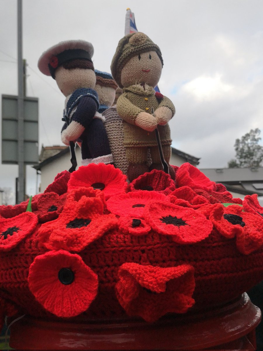 Jansymington1's tweet image. A beautiful topper by the Hale Ladies knit and natter group, Hale Village, Cheshire. #postboxsaturday