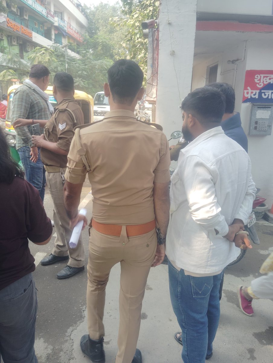 जब नालंदा का छात्र सुमन आनंद उठाया गया, तब पूरे बिहार ने एक बात समझ ली—प्रधानमंत्री युवाओं की आवाज़ से डरे हुए नेता की तरह व्यवहार कर रहे हैं, एक जनसेवक की तरह नहीं।

#VoteChorBJP #votechorgaddichor