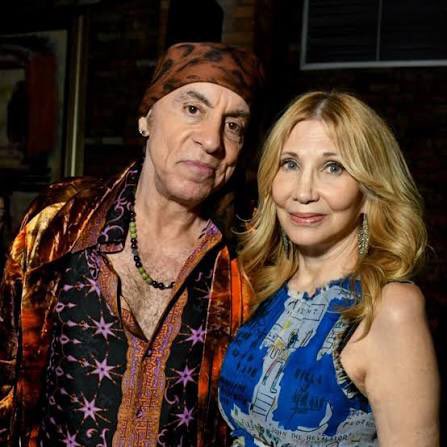 TheSopranosClub's tweet image. Happy Birthday to the wonderful Maureen Van Zandt who played Gabby Dante in The Sopranos.

@MVZaGoGo was the first cast member to follow The Sopranos Club and has been with us for nearly 10 years.

Have a great day Maureen, from all the fans. It’s been a pleasure knowing you.…