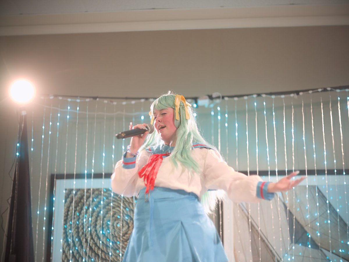 HeyItsSeymour's tweet photo. Shot some pictures of @maiurania both during her set at #USIF and also getting lifted during Virtual Stardust
#USIF2025 #USIdolFes #UraniArt https://t.co/zL7kWkQgG0