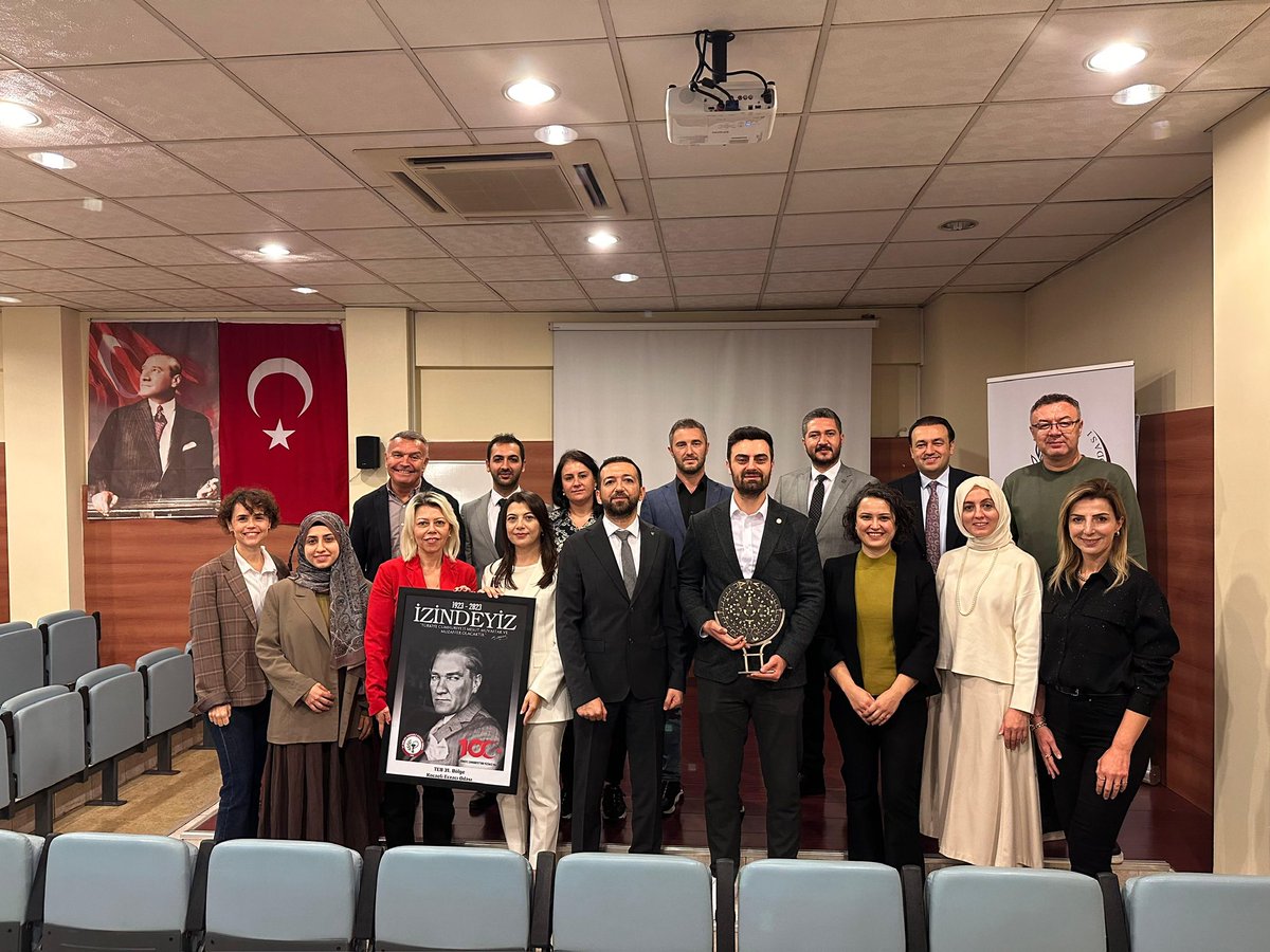 sakaryaeczodasi's tweet photo. Kocaeli Eczacı Odası heyeti odamızı ziyaret etti.

Mesleğimiz ve oda çalışmalarımız üzerine verimli bir sohbet gerçekleştirdik. Nazik ziyaretleri ve paylaşımları için teşekkür eder, çalışmalarında başarılar dileriz. https://t.co/V89as8xd4V