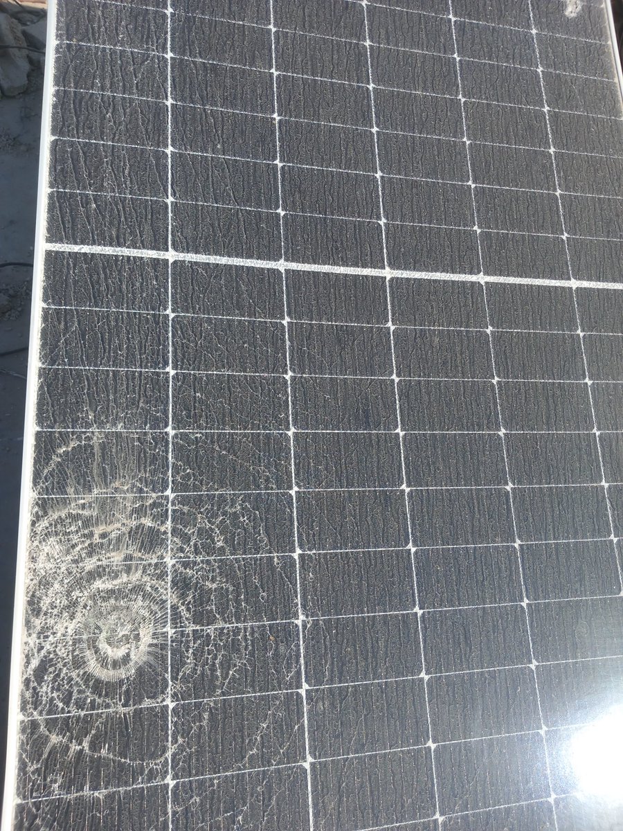 Abdullah_Om3r03's tweet image. Hello my dear friends 💔
I’m writing to you from the heart of hardship  our home lives in darkness most of the time.
I need to buy solar panels and a small battery to bring light back to our house and give my family a bit of brightness in Gaza’s dark nights.
Any help or support…