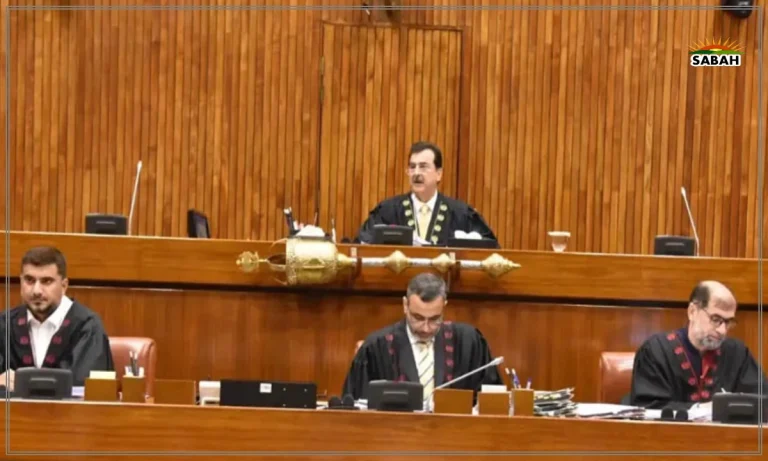 SabahNewsPk's tweet image. 27ویں آئینی ترمیم سینیٹ میں پیش کردی گئی
sabahnews.net/archives/296794
#Senate #Bil