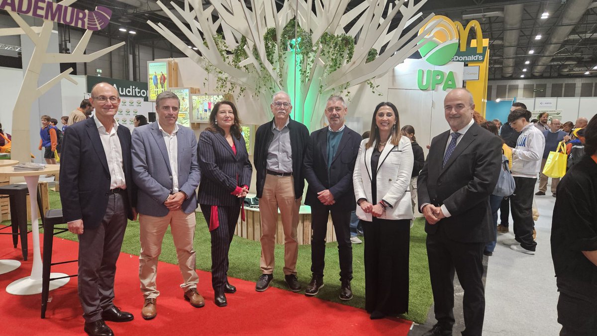 Agradecidos por la vista al Stand de <a href="/UPA_Federal/">UPA</a> en <a href="/sagris_madrid/">SAGRIS</a> de <a href="/sararubira/">Sara Rubira Martínez</a>, Consejera de Agricultura de la Región de Murcia, y a la Eurodiputada <a href="/CarmenCrespoPP/">Carmen Crespo</a>. 

Seguimos poniendo en valor la fuerza de la agricultura y ganadería familiar.