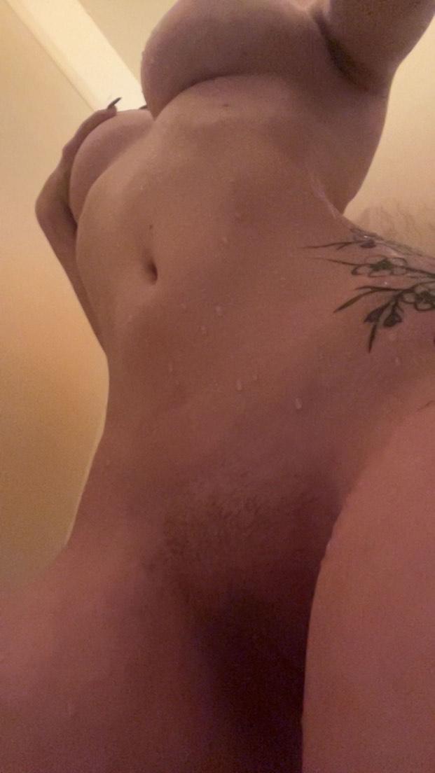 Gothic Princess tweet media