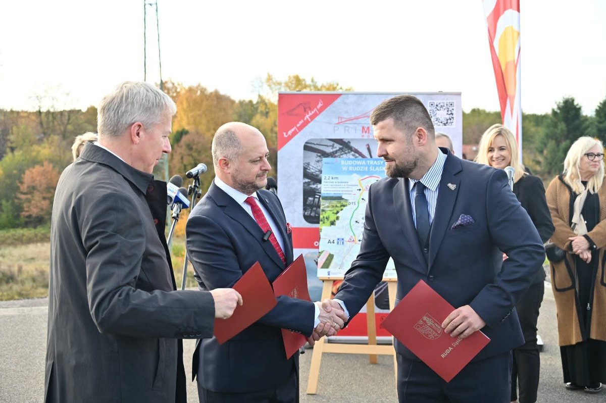 Ruszyła budowa kluczowego odcinka Trasy N-S – od ul. Bielszowickiej do węzła A4! To domknięcie połączenia DTŚ z autostradą A4 i ważny krok w rozwoju komunikacyjnym Rudy Śląskiej.

Wykonawca: Primost Południe. Wartość inwestycji: 195 mln zł (głównie z #FunduszeUE).