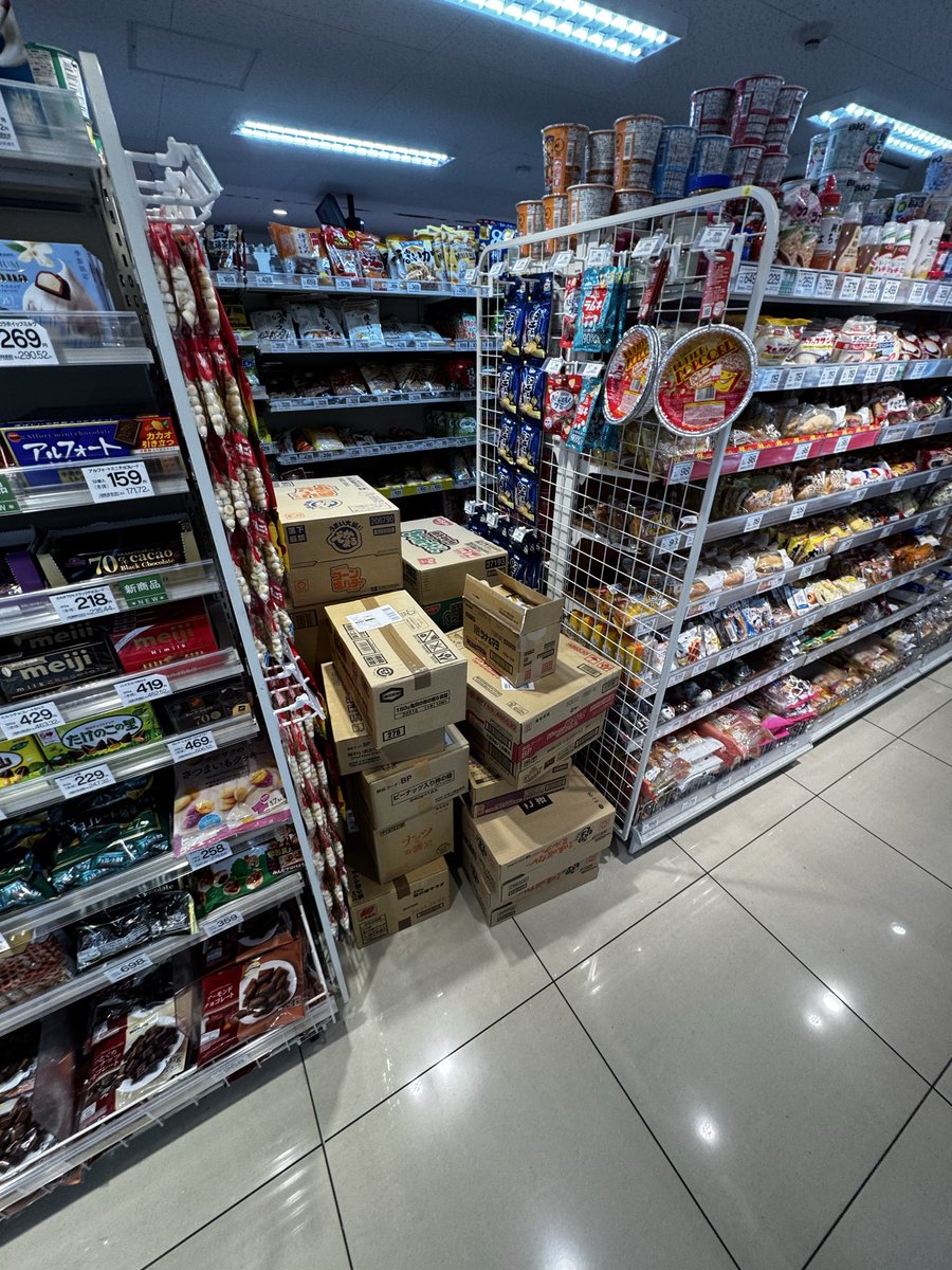 Kiyoyanen's tweet image. ユクトモと『日本が元気だった頃の男達「輩&apos;s」』で！！！
運命的なくじ引きすぎる！
そして大好きな山ちゃんと帰り道を共にしました！
紹介なんですが、阿佐ヶ谷に今の僕ではまだ通れない未開放の地がありました！
めちゃくちゃ楽しかったです☝🏻