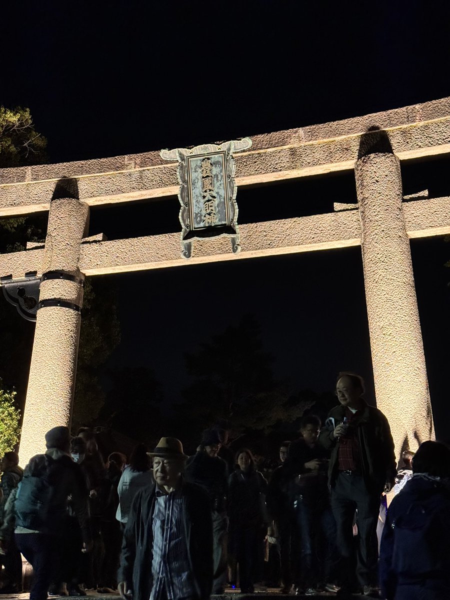 kanshundo's tweet photo. 豊国神社で『開豊幻夜』というイベントしてる。
なんでもダンスイベントとの事。
こんな夜更けに人がいる豊国神社は、年末の除夜の鐘ぐらいかな🫠 https://t.co/0nwr9PYCDX