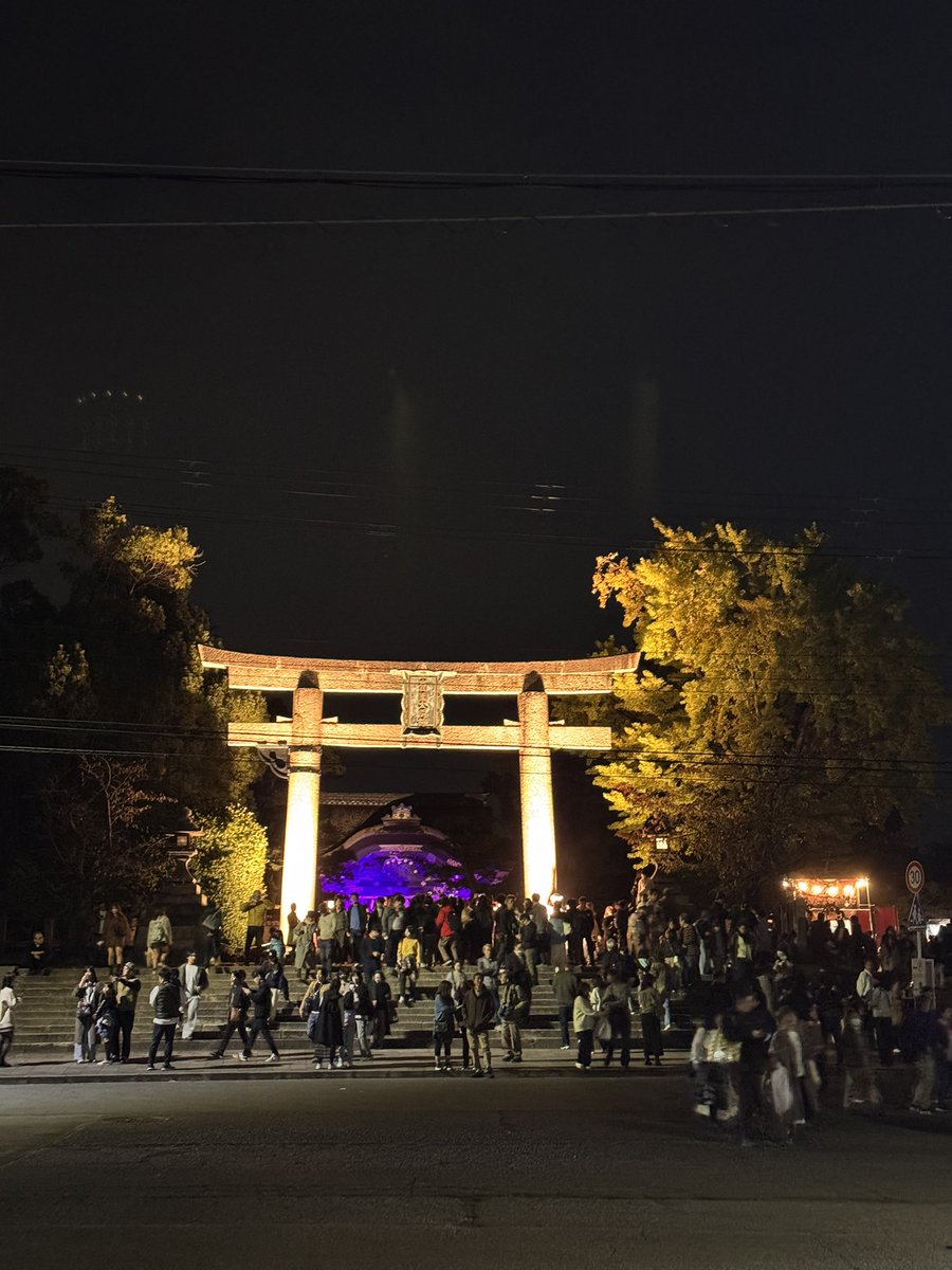 kanshundo's tweet photo. 豊国神社で『開豊幻夜』というイベントしてる。
なんでもダンスイベントとの事。
こんな夜更けに人がいる豊国神社は、年末の除夜の鐘ぐらいかな🫠 https://t.co/0nwr9PYCDX