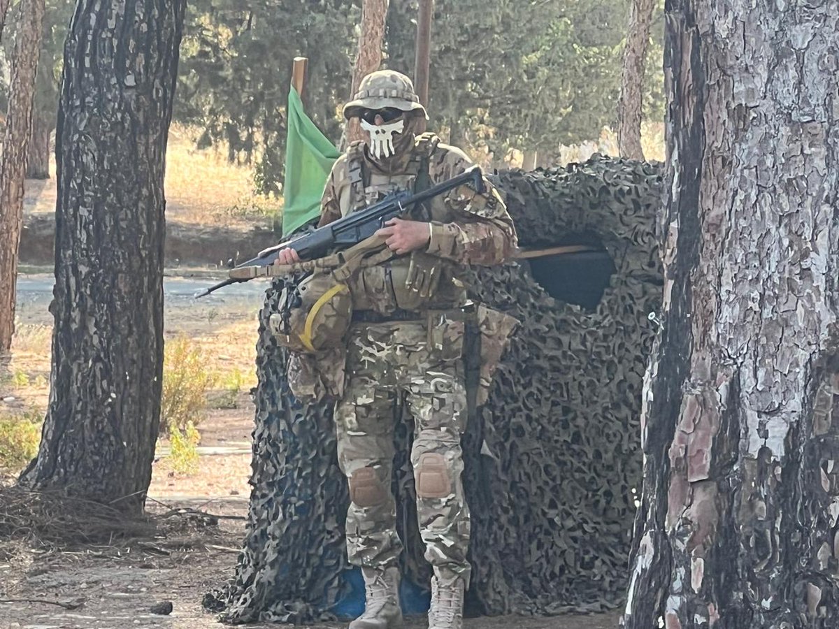 RUMLARIN 'GİZLİ ORDUSU...''

📍Yüzlerce Kıbrıs Rum’unun yurtdışında askeri eğitim aldığı ve ‘Rumlarının gizli ordusu’  haline geldiği bildirildi.

Fileleftheros gazetesinin, ‘’Gizli ordu’’ manşeti ile verdiği haberine göre Rumlar ''yurt dışında özel şirketler tarafından askeri