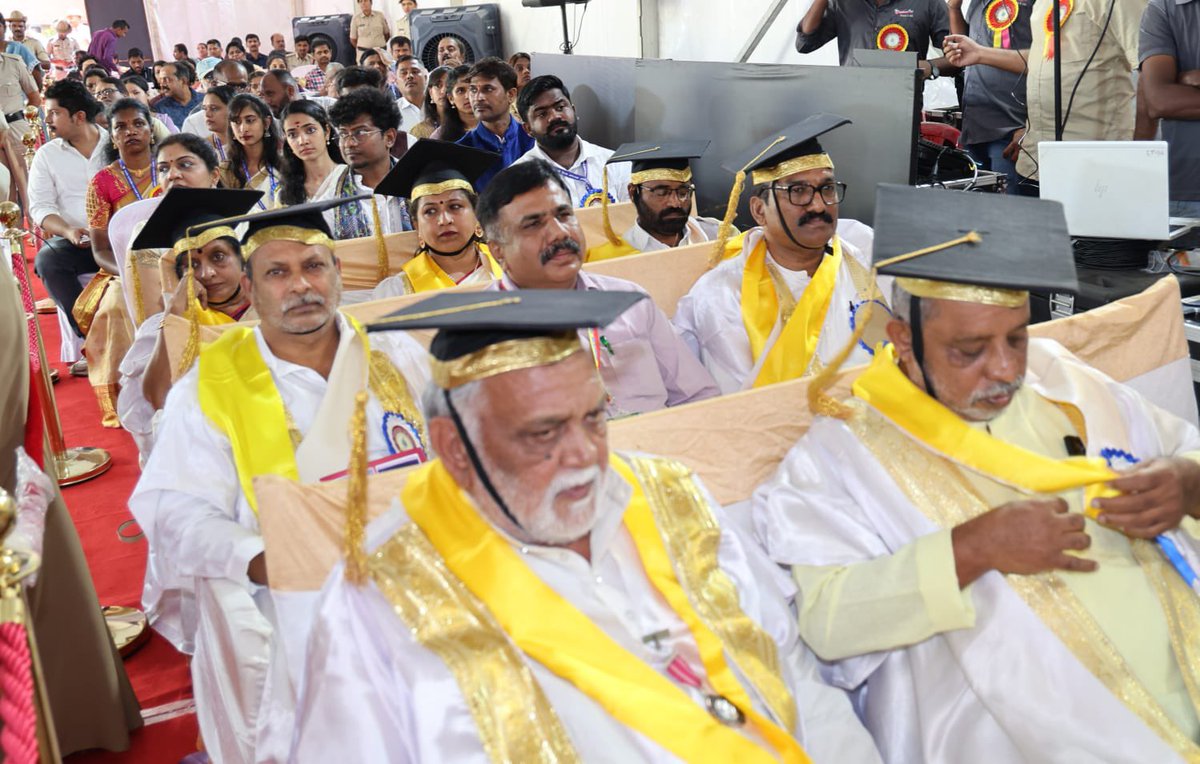 Governor Shri Thaawarchand Gehlot presided over the 10th convocation of the Karnataka State Dr. Gangubai Hanagal, Music and Performing Arts University. 

Prof. B. Ananthakrishnan, VC of Kalamandala University, Kerala,  VC Prof.Nagesh V.Bettakote &amp; other dignitaries were present.