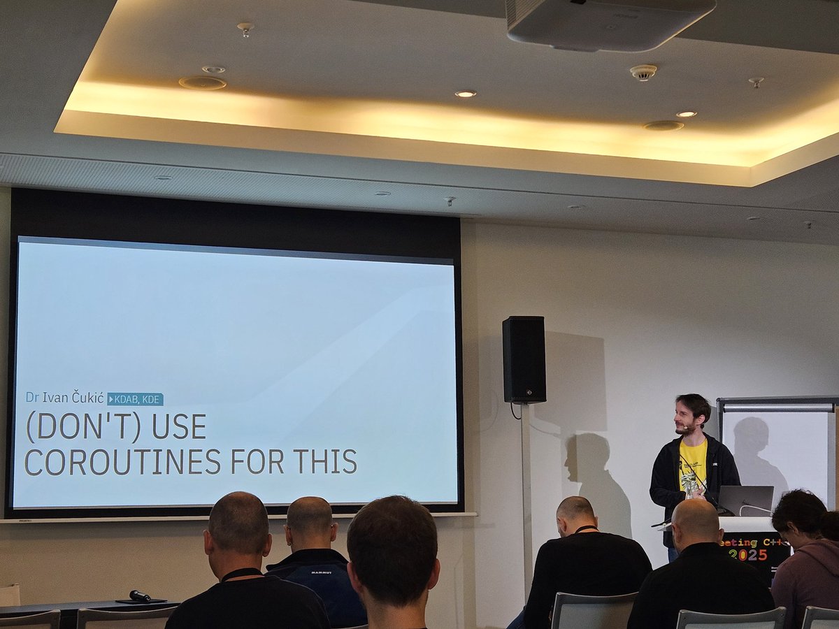 fbuontempo's tweet image. And he&apos;s about to start at #MeetingCpp