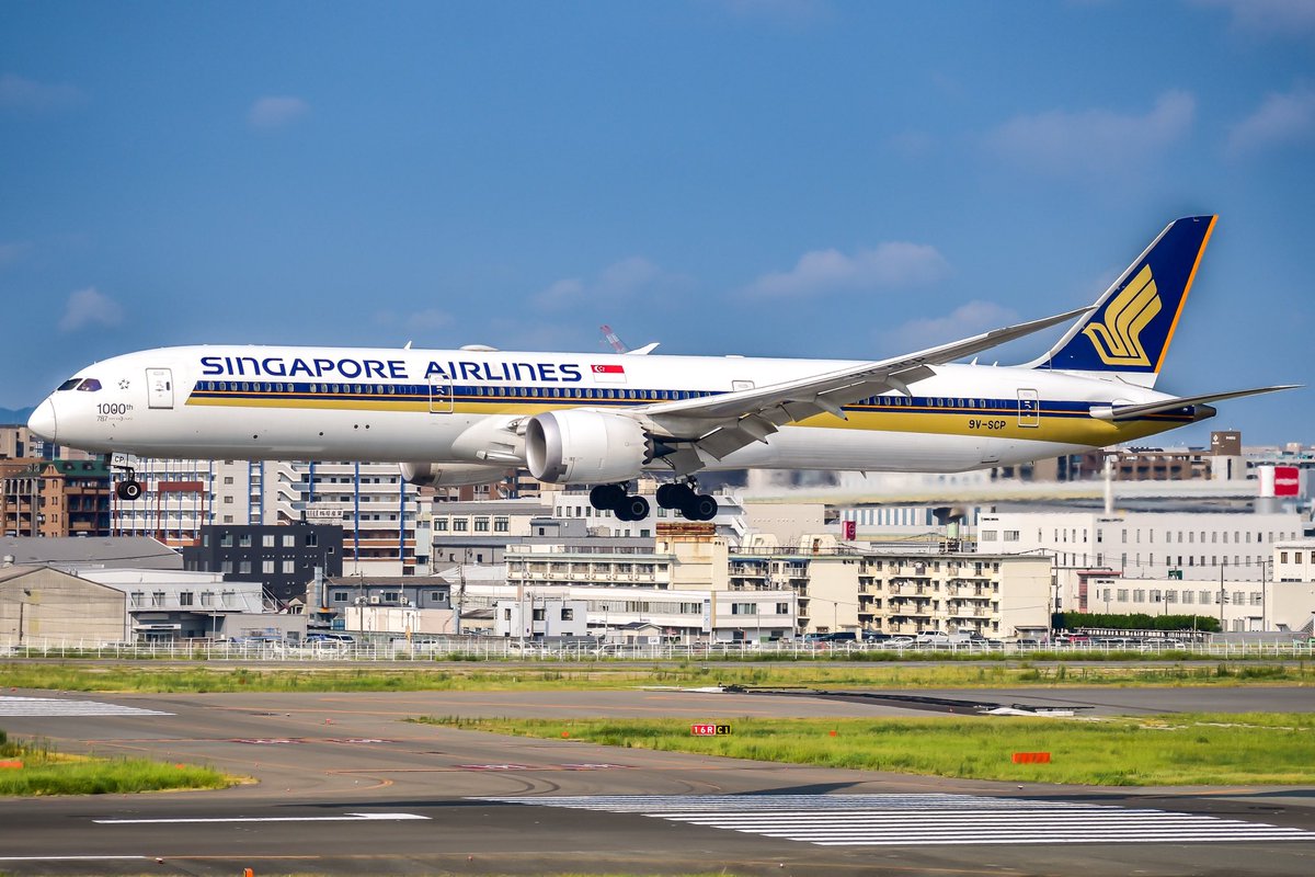 SQ656 from Singapore, operated by the 1000th 787.

9V-SCP
FUK/RJFF
Aug-2025
1000th 787 sticker