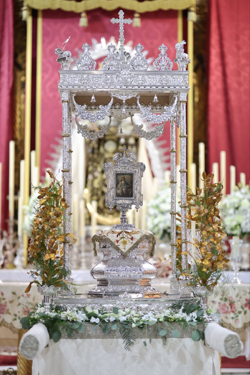 capuchinossvq's tweet photo. SANTO ROSARIO MAGNO | El relicario de la primeraimagen de la Divina Pastora ya se encuentra en la Parroquia de San Gil Abad. Preside el templete de plata cedido para tan especial celebración por la Hermandad de la Divina Pastora de Cantillana.

#275FrayIsidoro https://t.co/27GeCfQsv5