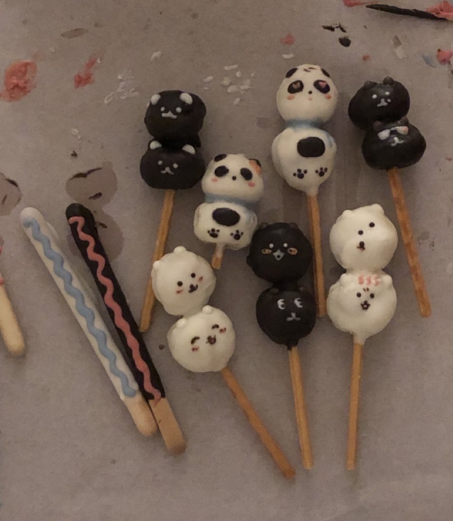 greenez's tweet photo. 농담곰 빼빼로 만들엇어요 https://t.co/1zaxE9Sktl