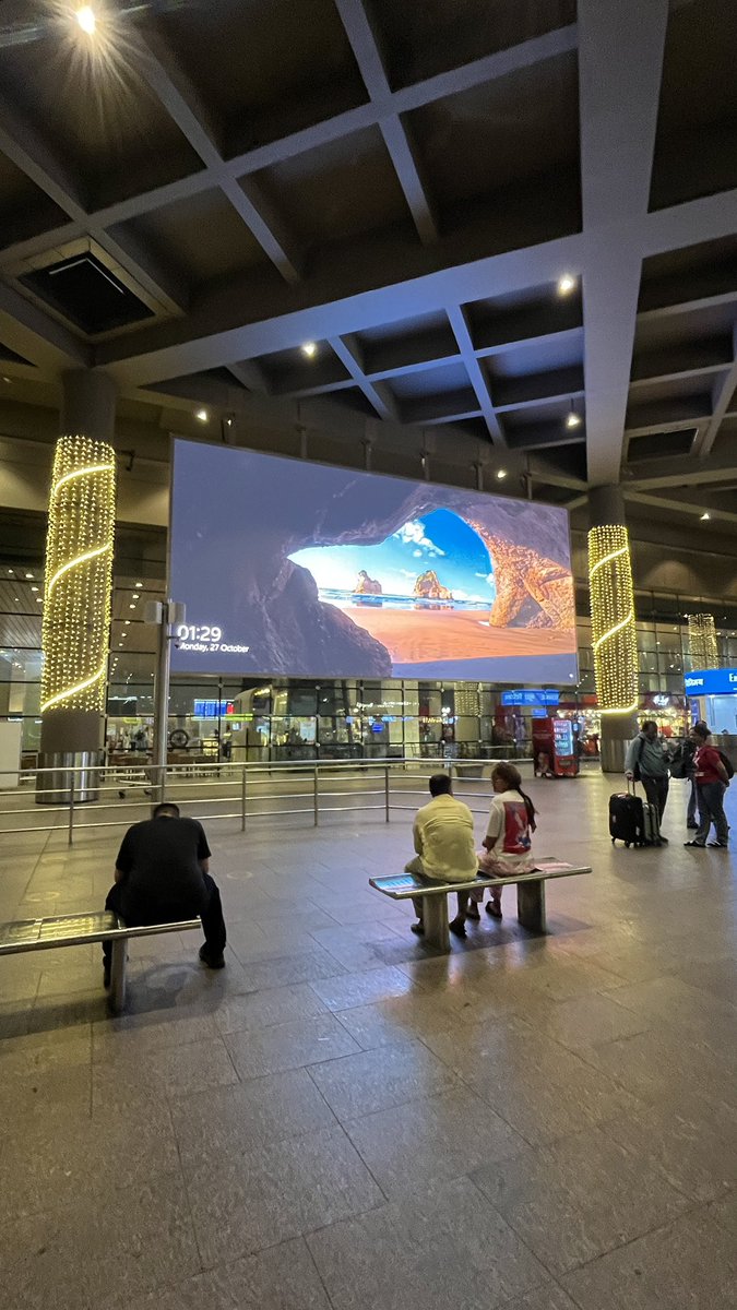 proxax's tweet image. Still running Windows 10; an easy target for hackers. At the Mumbai Terminal 2 arrival gates. CIOs in India need to do better than this - please make a plan and implement.