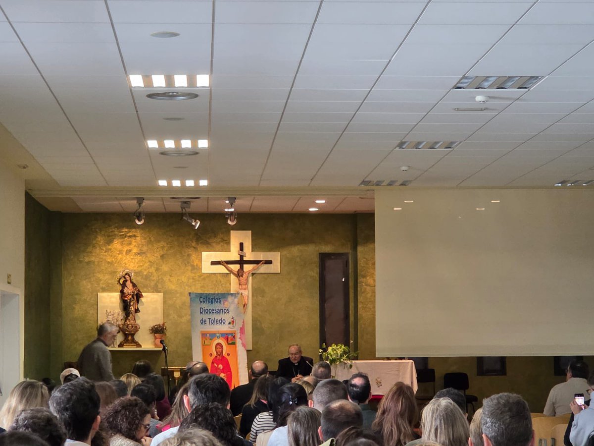 El Sr. Arzobispo comparte una reflexión a la luz de la Carta Apostólica “Diseñar nuevos mapas de esperanza” del Papa León XIV en el encuentro de los colegios diocesanos de la <a href="/DiocesanosToled/">FUNDACIÓN ARZOBISPO RODRÍGUEZ PLAZA</a>