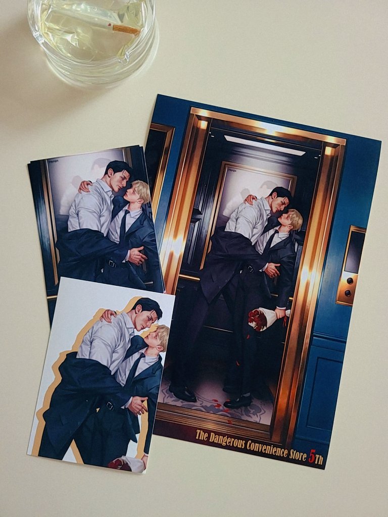 jeongji1225277's tweet image. #위험한편의점 #5th #TheDangerousConvenienceStore

 맘바님이 선사하신 
&amp;lt;위험한 편의점&amp;gt; 런칭 5주년  팬아트.
너무너무 예쁘다. 🥹💚💚

@mambaunnie