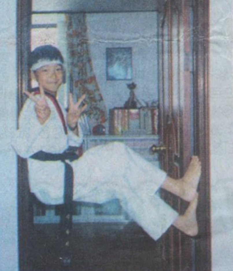 문지방 타기 하고 브이하는 초딩 강동원