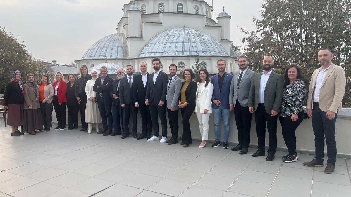 sakaryaeczodasi's tweet photo. Düzce Eczacı Odası Başkanı Sn. Ecz. Yalçın Bakır ve yönetim kurulunu ziyaret ettik.
Yeni kurulan odalarıyla mesleğimiz adına aynı dayanışma ve birlik duygusunu paylaştığımız verimli bir görüşme gerçekleştirdik. Nazik ev sahiplikleri için teşekkür ederiz. https://t.co/r8hJdReV2B