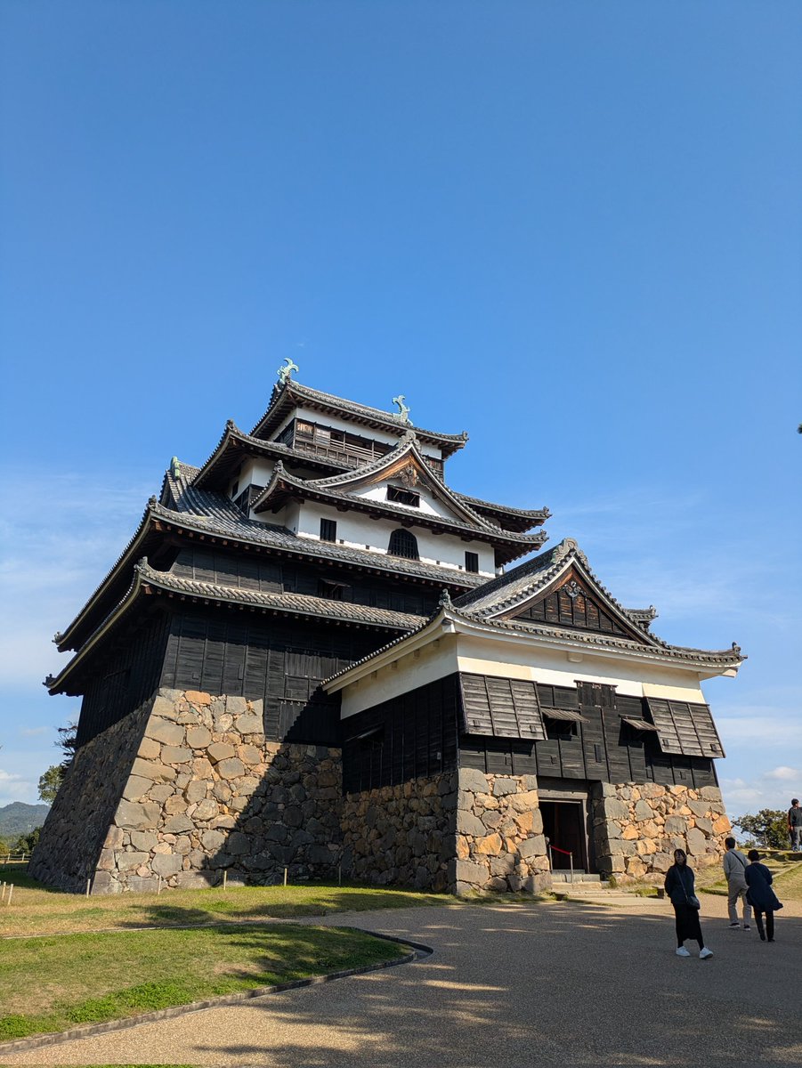 母と旅行に来ていて、島根、鳥取を回っています😊稲佐の浜→出雲大社→石見銀山→松江城となかなかハードですが、今のところお天気も良くて良い旅になっています。可愛い雑貨屋さんも見つけたり…🥰母とプチ喧嘩もしつつ…なんとかあと一日楽しめたらと思います💪笑