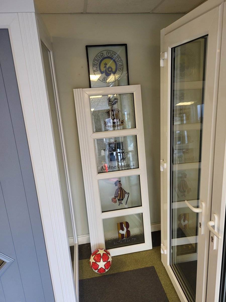Alpine_Glass's tweet image. Saturday showroom and we are in the company of Pep!

Doors open until 1pm if anyone needs us!
#glass #glazing #glazier #doubleglazing
#windows #doors #winndowsanddoors #solidor #ultion  #Bradford #WestYorkshire #Home #homeimprovement 
 #fensa #dayinthelife #alpine #showroom