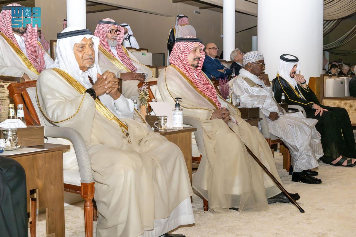 تحت رعاية #خادم_الحرمين_الشريفين ونيابةً عن سمو #ولي_العهد.
أمير منطقة الرياض يفتتح  #دورة_ألعاب_التضامن_الإسلامي السادسة، بمشاركة اكثر من 3000 رياضي من 57 دولة إسلامية 
#دورة_ألعاب_التضامن_الإسلامي