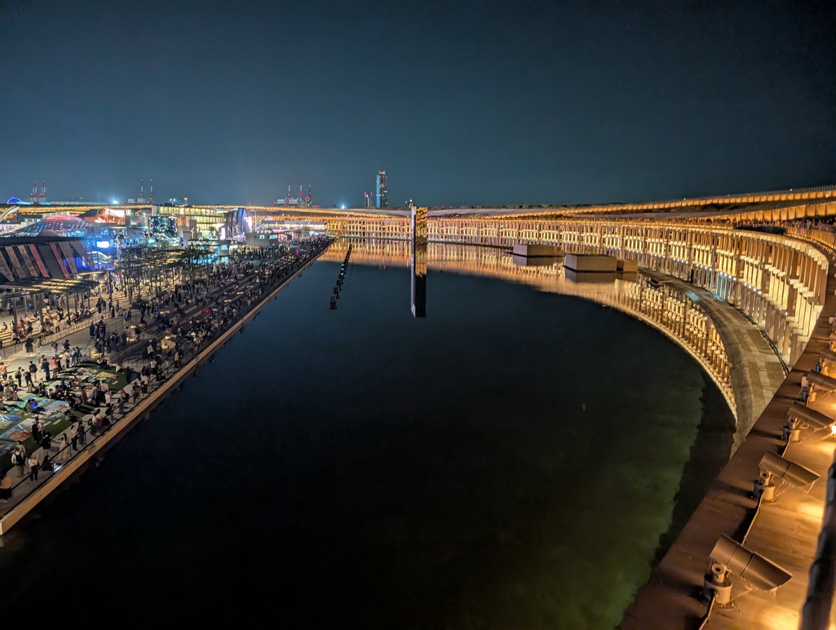 keikei_EXPO's tweet photo. 閉幕日の21時頃、ウォータープラザに映りこむ"逆さ"大屋根リング。
閉幕後すぐに水を抜かれているので、これを見られるのはほぼ最後の姿だったのかも。 https://t.co/yvviXTrdPm
