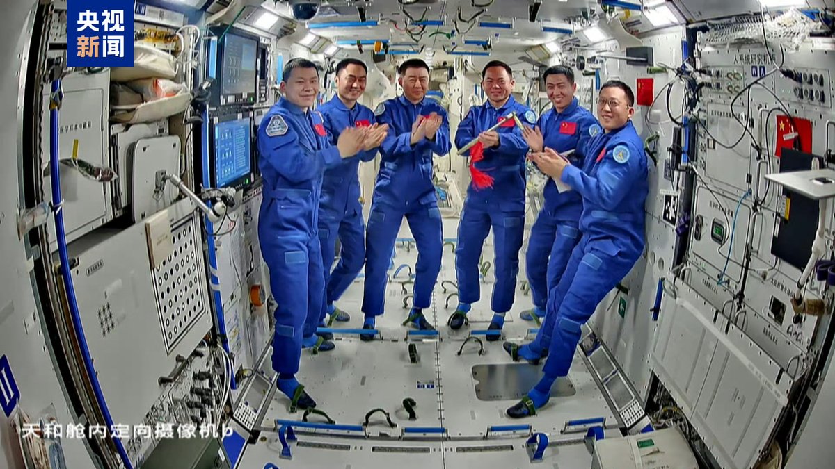 The crews of Shenzhou 20 and 21 have been on Tiangong space station for 8 days, setting a record for the longest period of simultaneous living and working by 6 astronauts. The environmental systems are working hard. Source:m.weibo.cn/status/QcSpqjv…