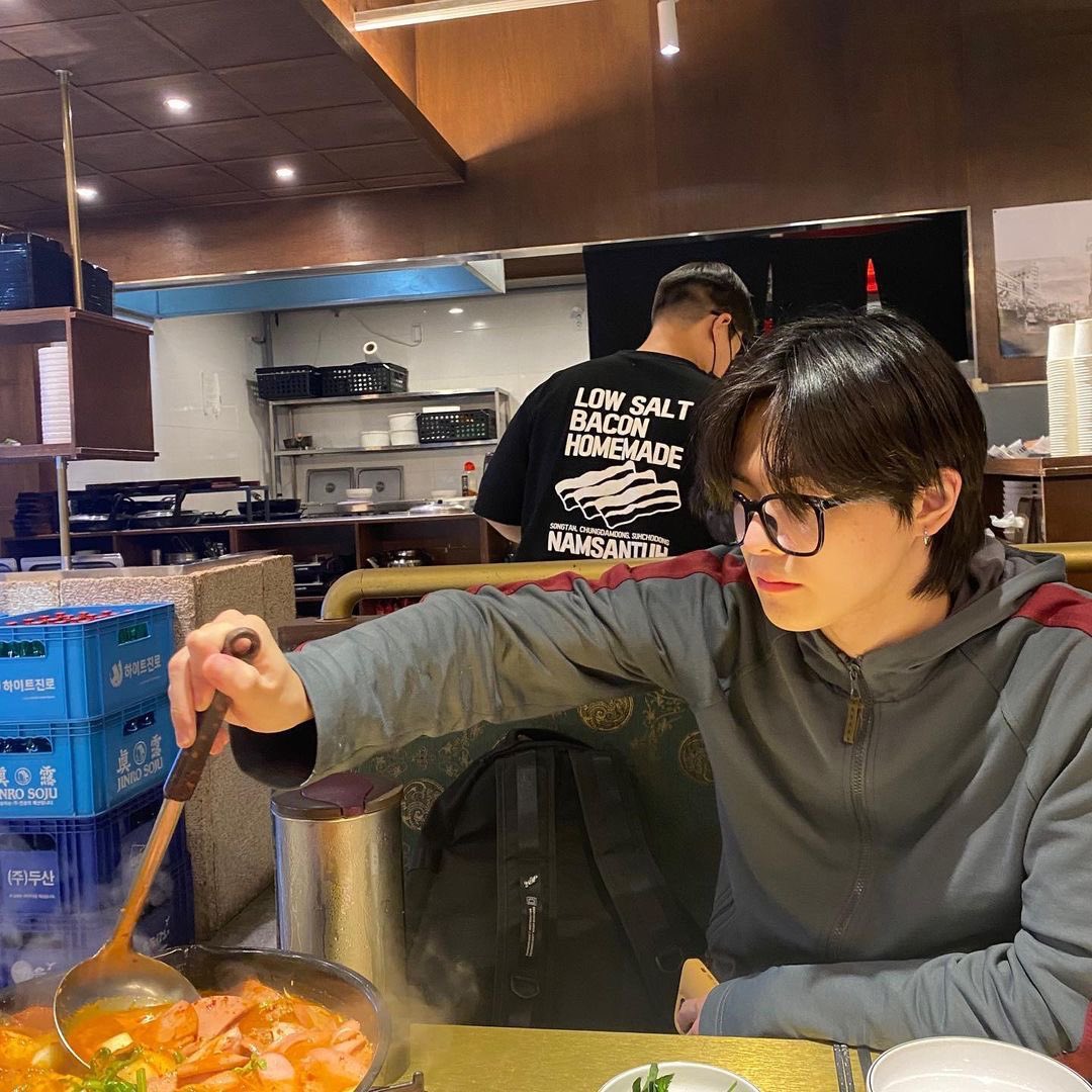 wondeul's tweet photo. IS HE BACK?!??!!! https://t.co/OaRq2Cx5zU
