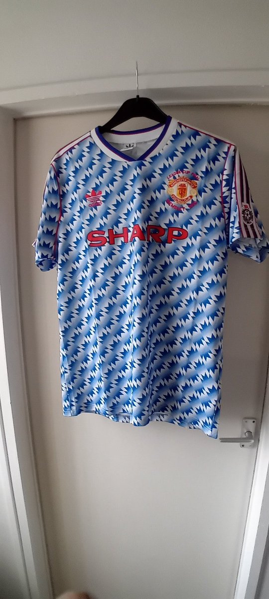 MufcWonItAll2's tweet image. Not done one for a while so here goes.

If Sesko scores against Tottenham today I&apos;ll give away this @ManUtd shirt.

Just like this tweet to enter. 🔴
